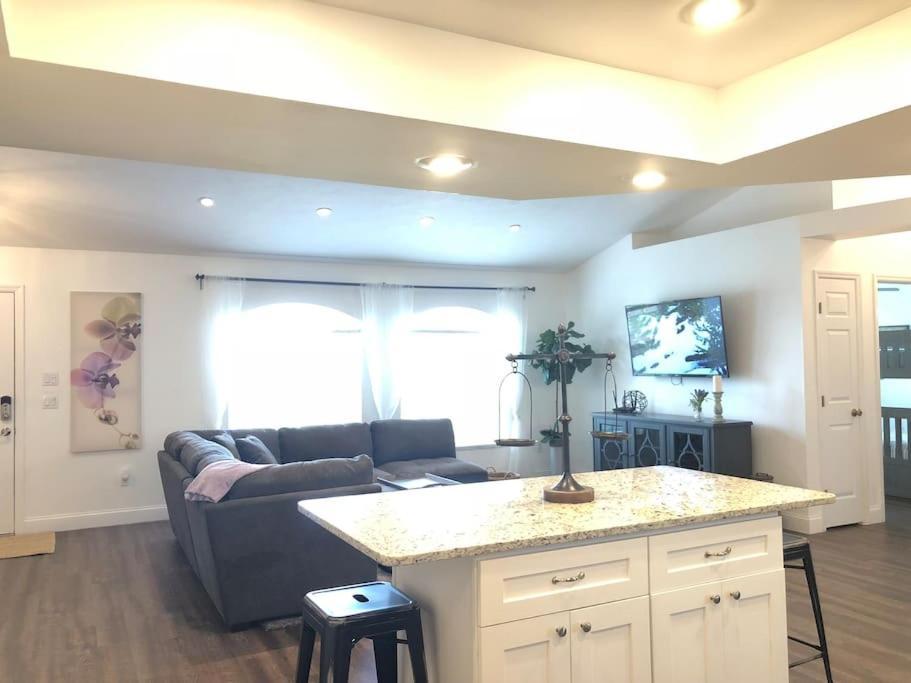 Beautiful Home Across The Street From Lake June! 레이크플래시드 외부 사진